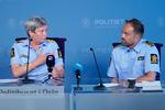 Politichef Beate Gangås og efterforskningschef Børge Enoksen gjorde sent lørdag eftermiddag status over politiets efterforskning af det skudangreb, der natten til lørdag rystede Norge.      Foto: Hakon Mosvold Larsen/Ritzau Scanpix