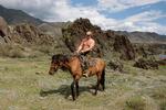 Det er dette billede fra 2017 af Putin hest, som udløste kommentarerne fra statslederne ved G7-topmødet i dag. Foto: Alexei Druzhinin/ap/ritzau Scanpix/ASSOCIATED PRESS