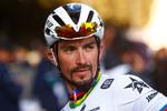 Den dobbelte franske verdensmester Julian Alaphilippe får ikke lejlighed til at vise regnbuetrikoten frem i årets Tour de France.
 Foto: Luca Bettini/Ritzau Scanpix
