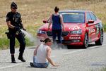 På 16. etape fra Carcassonne til Bagneres-de-Luchon af Tour de France i 2018 brugte fransk politi peberspray mod demonstranter, der stillede sig foran løbsdirektørens bil. Foto: Stephane Mahe/Ritzau Scanpix