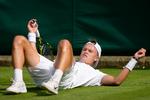 Holger Rune leverede mange gode slag undervejs i sin 1. runde-kamp tirsdag ved Wimbledon, men modstanderen kom op med flere, og eventyret er slut, før det rigtigt kom i gang.   Foto: Kirsty Wigglesworth/Ritzau Scanpix