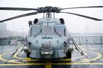 Søværnets fregat Peter Willemoes. Her helikopterdækket med forsvarets nye MH-60R SEAHAWK helikopter.   Foto: Jens Dresling