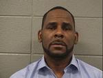 (ARKIV) FILE PHOTO: Singer Robert Kelly, known as R. Kelly, is pictured in Chicago, Illinois, U.S., in this March 6, 2019 handout booking photo. Cook County Sheriff's Office/Handout via REUTERS ATTENTION EDITORS - THIS IMAGE WAS PROVIDED BY A THIRD PARTY./File Photo/File Photo. Den amerikanske R &amp; B-sanger R. Kelly, som sidste år blev fundet skyldig i anklager om menneskehandel og seksuelt misbrug af børn, får onsdag fastsat sin straf. Det skriver Ritzau, onsdag den 29. juni 2022. Foto: Handout/Ritzau Scanpix
