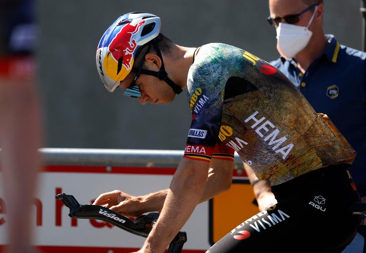 Jumbo-Vismas Wout van Aert, der her ses under en træningstur ved Kalundborg, er blandt favoritterne til enkeltstarten.  Foto: Gonzalo Fuentes/Ritzau Scanpix