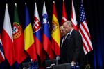 Tyrkiets præsident, Recep Tayeb Erdogan, og udenrigsminister Mevlut Cavusoglu til Nato-topmøde i Madrid. De sagde ja til svensk og finsk medlemskab af alliancen og kom hjem med moderniseret flyvevåben. Foto: Nacho Doce/Ritzau Scanpix