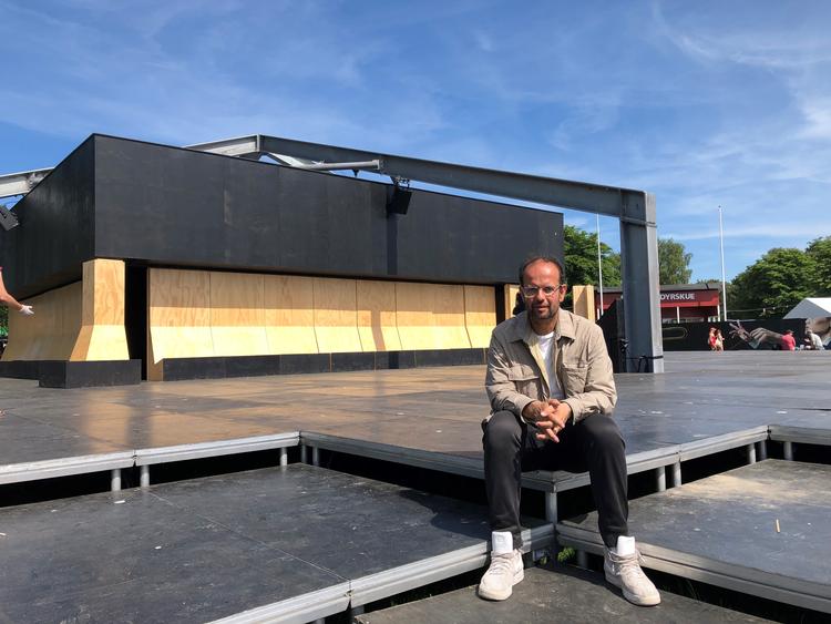Kunstneren Tino Sehgal har været med til at lave Platform, Roskilde Festivals nye rum for kunst, der ikke passer ind på de øvrige scener. Han fremfører også sit eget værk 'This Variation'. Foto: Politiken