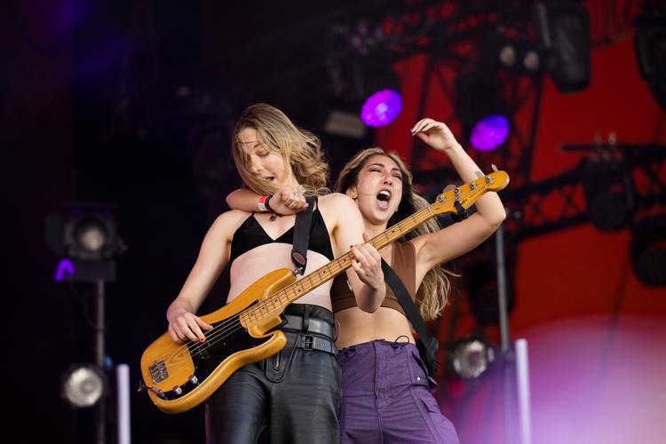  Haim var fulde af skægge indfald på Orange.  Foto: Tilde Døssing Tornbjerg
