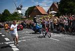 Magnus Cort tiljubles på sit langvarige soloridt, som på 3. etape sikrede hans position som indehaver af bjergtrøjen. Foto: Anne-christine Poujoulat/Ritzau Scanpix
