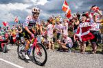 Magnus Cort i den prikkede bjergtrøje i front under tredje danske etape i årets Tour de France. Foto: Nils Meilvang/Ritzau Scanpix