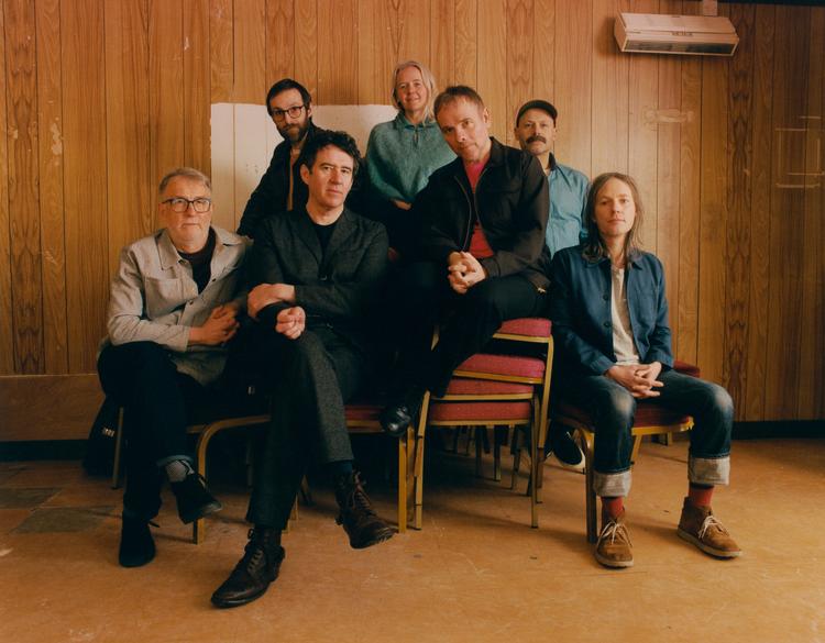 Som et kuriosum kan det nævnes, at Belle &amp; Sebastian til almindelig forbløffelse modtog en Brit Award som bedste nye navn – efter at have lavet tre album. 