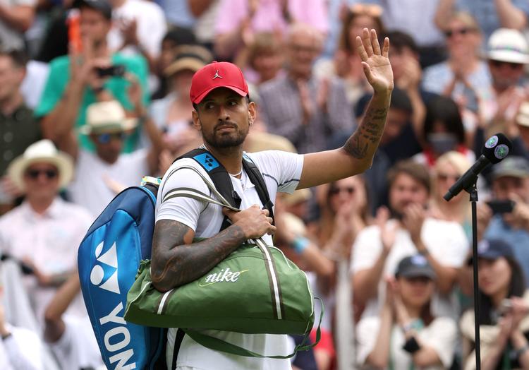 Nick Kyrgios har gennem den aktuelle Wimbledon-deltagelse indsamlet nye bøder, og set over hele karrieren har han betalt bøder for mere end 6 millioner kroner.     Foto: Paul Childs/Ritzau Scanpix