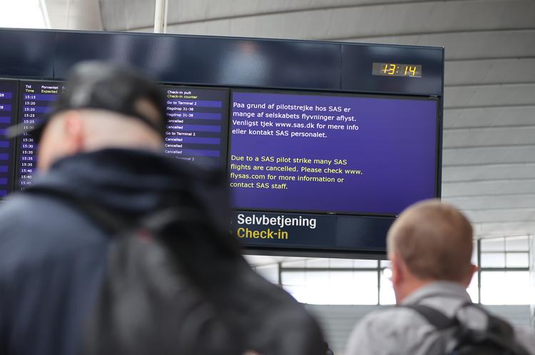 Da SAS-piloterne mandag gik i strejke, kunne mange rejsende kigge langt efter deres flyafgang og sommerferie. Foto: Finn Frandsen