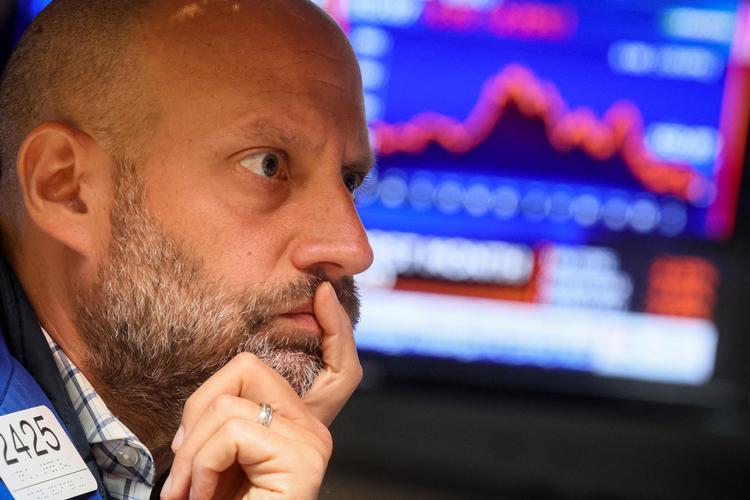 Det ser skidt ud for aktier i øjeblikket. Men for langsigtede investorer kan det være et godt tidspunkt at købe. REUTERS/Brendan McDermid   Foto: Brendan Mcdermid/Ritzau Scanpix