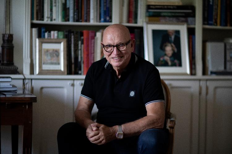 Gennem sin efterhånden 61 år lange karriere som frisør har Poul Nejlund sat hår på de fleste af Europas kongelige og på stjerner som Grace Kelly: »Jeg kan huske, at for at sige noget, så sagde jeg, at det måtte være dejligt at bo så smukt. Og så sagde hun, at hun tænkte over det hver dag, når hun åbnede øjnene«. Foto: Finn Frandsen