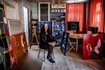 I Barcelona fandt Bentemarie Kjeldbæk den inspiration, der har givet hendes kunst farvekraft og livsnært indhold. Foto: Galleri Sandberg
