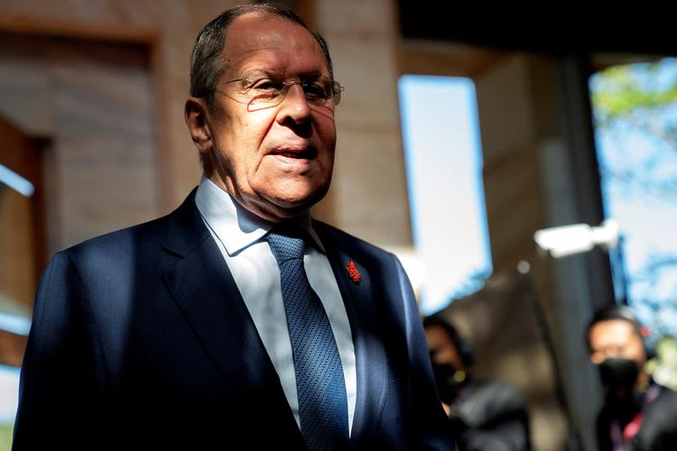 Ruslands udenrigsminister, Sergei Lavrov, ankommer til G20-topmødet i Nusa Dua på Bali.  Foto: Pool/Ritzau Scanpix