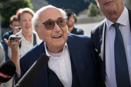 Den tidligere FIFA-præsident Sepp Blatter fotograferet på vej i retten.  Foto: Fabrice Coffrini/Ritzau Scanpix