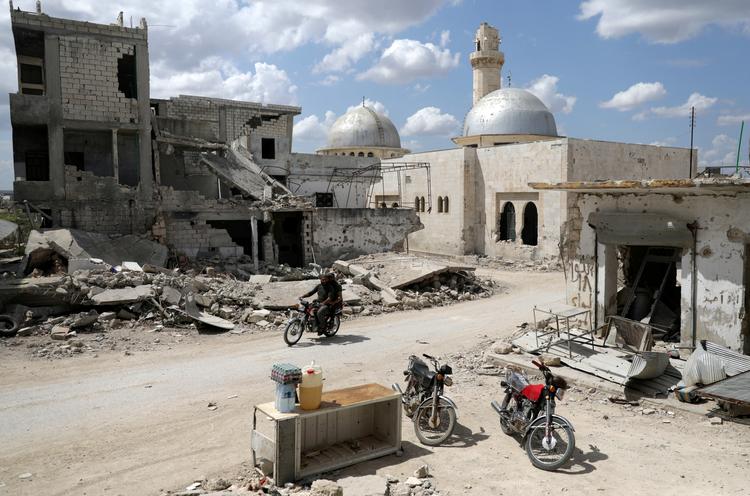 'Benzin-station' i Nairab i den nordvestlige syriske Idlib-provins. Flere millioner syrere har desperat behov for humanitær hjælp..
 Foto: Khalil Ashawi/Ritzau Scanpix