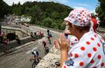 Den 109. udgave af Tour de France har i den første uge været gennem fire lande – Danmark, Frankrig, Belgien og lørdag var der så mål i Lausanne i Schweiz, hvor starten også går til 9. etape. Søndag skal feltet forcere flere   stigninger, som formentlig vil skabe god underholdning  for  tilskuerne langs ruten.   Foto: Thomas Samson/Ritzau Scanpix