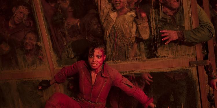 Stort set alle i 'Resident Evil' spiller stort og overdrevet og gør det så godt som umuligt at tro på hverken de gode eller de ondes følelser. Foto: Marcos Cruz/Netflix