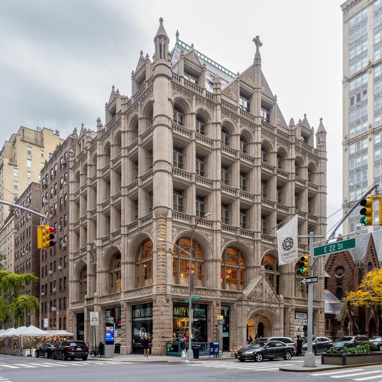 Ejendommen på 281 Park Avenue i New York huser blandt andet det svenske fotografimuseum, Fotografiska. Arkitekturen skal være inspireret af hollands middelalderbyggeri. Foto: Ajay Suresh