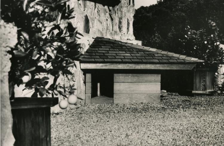 Eddies hundehus i sin oprindelige form tegnet af Frank Lloyd Wright til familien Bergers hus ved San Anselmo, Marin County, California. Foto: County of Marin