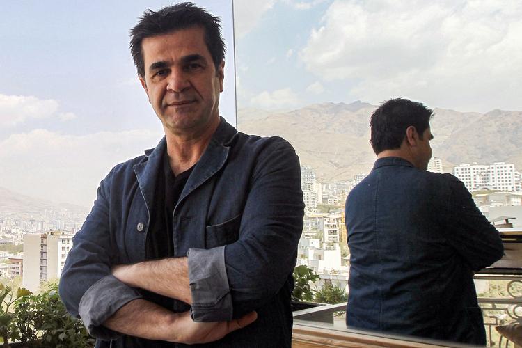 Jafar Panahi ville følge op på situationen for kollegaen, Mohammad Rasoulof, der blev anholdt fredag. Det betød, at også Panahi blev anholdt.    Foto: Atta Kenare/Ritzau Scanpix