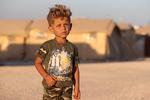 Én dreng blandt fire millioner nødstedte ved Idlib i det nordvestlige Syrien. De er afhængige af international hjælp over grænsen fra Tyrkiet. Rusland insisterer på, at hjælp kun må bringes ind gennem een grænseovergang- og vil nu ikke love at støtte det i mere end et halvt år.. Nødhjælps-organisationer kritiserer Putins Ruslnd for at bruge de nødstedte i sit politiske spil.
 Foto: Omar Haj Kadour/Ritzau Scanpix