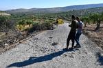 Hul fra det droneangreb, som ifølge USA har dræbt en leder for Islamisk Stat i nærheden af landsbyen Khaltan i det nordlige Syrien. Foto: Rami Al Sayed/Ritzau Scanpix