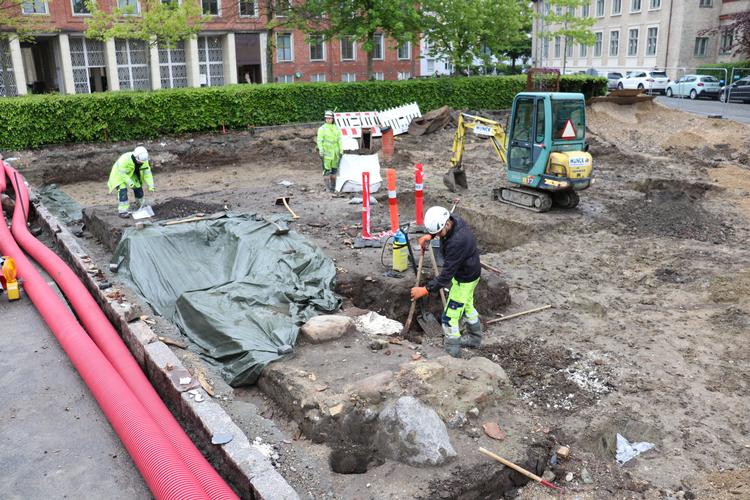 Københavns Museums arkæologer ledte blandt andet efter den forsvundne landsby Solbjerg. Den dukkede ikke op, da der blev gravet bag Frederiksberg Rådhus. Foto: Københavns Museum
