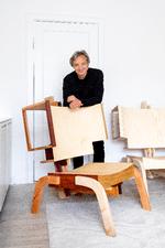 Martin Kechayas er født i 1969 og uddannet møbeldesigner på Det Kongelige Akademi i 1996. Han har sin egen tegnestue og har igennem tiden tegnet lamper, stole, daybeds, bænke, hylder og meget mere. Brico Chair er egentlig en ældre stol, som han nu arbejder på igen. Foto: Finn Frandsen