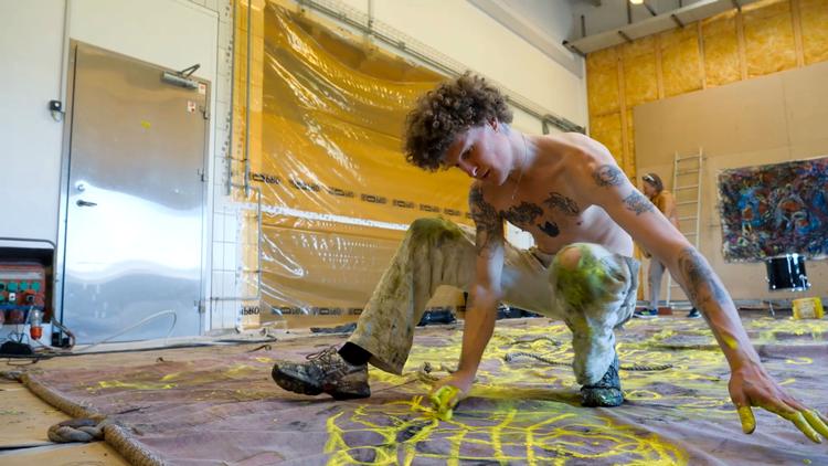 Alle regler er sat ud, når Bjørn Magnussen går amok over et sejl eller et lærred. 