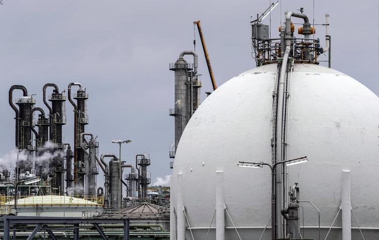 Kommissionens plan møder ikke begejstring alle steder. Først i rækken til energibesparelser står blandt andet glas- og kemikalieindustrien, og det har fået de store europæiske lobbygrupper op af stolene. Foto: Martin Meissner/Ritzau Scanpix