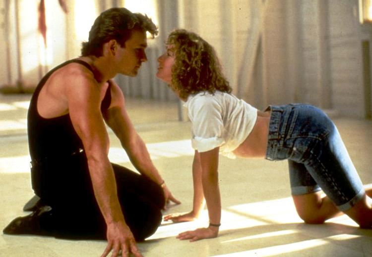 <pixtxt>’Dirty Dancing’ gjorde Patrick Swayze – her sammen med Jennifer Grey – til en af verdens mest sexede mænd. Men bød ham ikke op til endnu en dans. Pr-foto:  Lions Gate Films