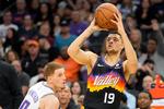  Gabriel Lundberg (th)  fik NBA-drømmen opfyldt hos Phoenix Suns, men den blev kort og han skal fremover tørne ud i Italien. Foto: Rick Scuteri/Ritzau Scanpix