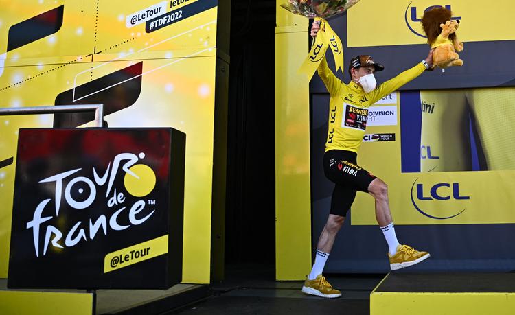 Kun ekstraordinært uheld kan nu forhindre Jonas Vingegaard i at tage skridtet op på podiets øverste trin på søndag. Foto: Anne-christine Poujoulat/Ritzau Scanpix