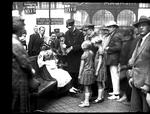 Dagbladet Politiken lancerede i juli 1929 dukken 'Mette', som en folkedragt-klædt dansk pige, der blev sendt med toget til Spanien for at deltage i den store Barcelona-udstilling.   Foto: Tage Christensen