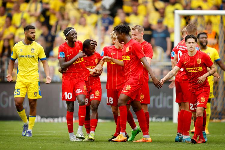 Spillerne fra FC Nordsjælland jubler, efter at Benjamin Nygren har gjort det til resultatet 3-1 mod Brøndby.  Foto: Jens Dresling