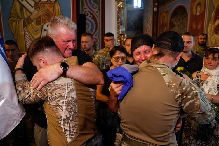 Begravelse for den ukrainske soldat Abdulkarim Gulamov, som døde under kampe med de russiske tropper i Kherson-provinsen 17. juli. Foto: Valentyn Ogirenko/Ritzau Scanpix