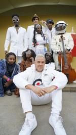 Musiker og kunstner Bjørn Vidø med sit Sydafrikanske band. Foto: Music in Space