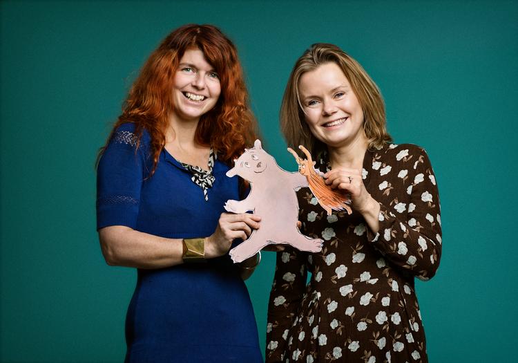 Hanne Bartholin (t.h.) har illustreret utallige børnebøger, bl.a. i samarbejde med forfatteren Tina Sakura Bestle (t.v.). Foto: Simon Klein-Knudsen