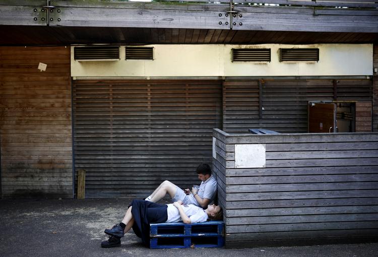 Der er akut mangel på arbejdskraft på britiske restauranter. Branchen har i mange år ansat EU-borgere som tjenere og kokke, men efter Brexit kommer der langt færre indvandrere fra EU, Foto: Henry Nicholls/Ritzau Scanpix