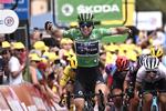 Med en kraftfuld finish sikrer den 23-årige hollænder Lorena Wiebes sig sin anden etapesejr i Tour de France.
 Foto: Jeff Pachoud/Ritzau Scanpix