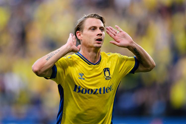 Med to mål i 1. halvleg sendte Simon Hedlund Brøndby på kurs mod den første europæiske sejr i tre år. Foto: Philip Davali/Ritzau Scanpix