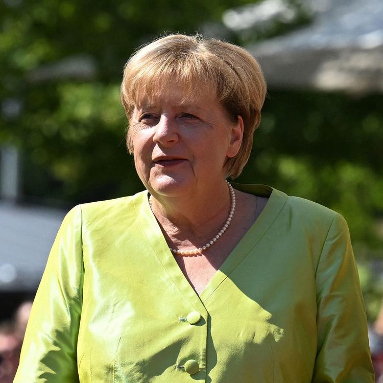 Efter sin lange tid som regeringsleder kan Angela Merkel slappe af og som her på et billede fra sidste uge deltage i Wagner-festspillene i Bayreuth. Foto: Christof Stache/Ritzau Scanpix
