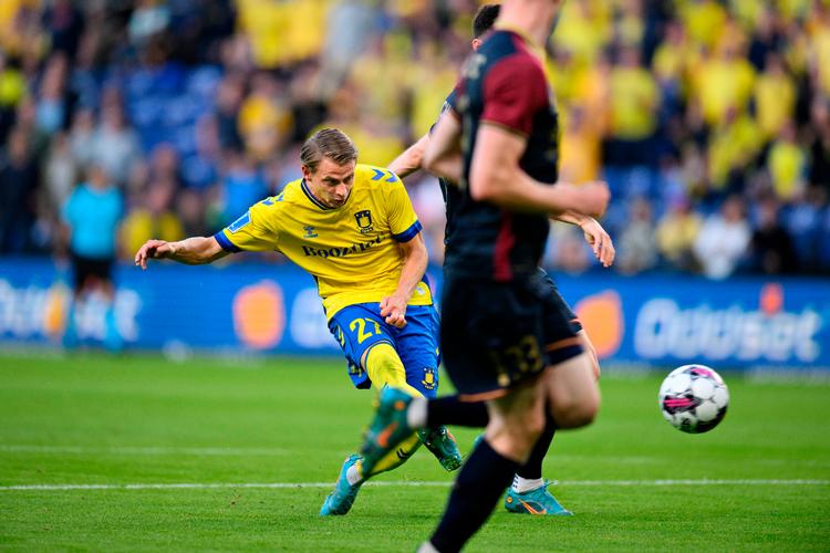 For anden gang i sin tid i Brøndby scorede Simon Hedlund to gange i samme kamp. Første gang var ude mod AaB i maj i år. Foto: Philip Davali/Ritzau Scanpix