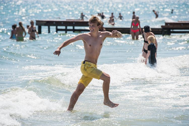 Det er blandt andet på Bellevue Strand i det nordlige Aarhus, at det frarådes at hoppe i vandet.  Foto: Sebastian Buur Gunvald