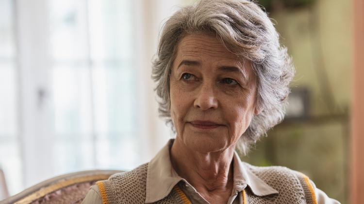 Charlotte Rampling kæmpede i flere år med en svær depression og trak sig i et årti fra offentlighedens søgelys. I slutningen af 1990’erne begyndte hun at takke ja til filmroller igen. 