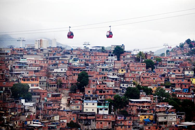 Frivilligt arbejde i slumkvarterer som Alemao Favela i Rio de Janeiro, Brasilien, behøver ikke være ren slumturisme, hvis det frivillige arbejde sætter varige spor. Foto: Finn Frandsen