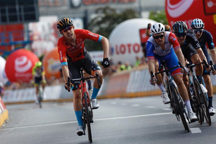 Phil Bauhaus havde ikke mange konkurrenter tilbage i kampen om sejren på 5. etape i Polen Rundt efter et massestyrt i finalen. Foto: Lang Team. 